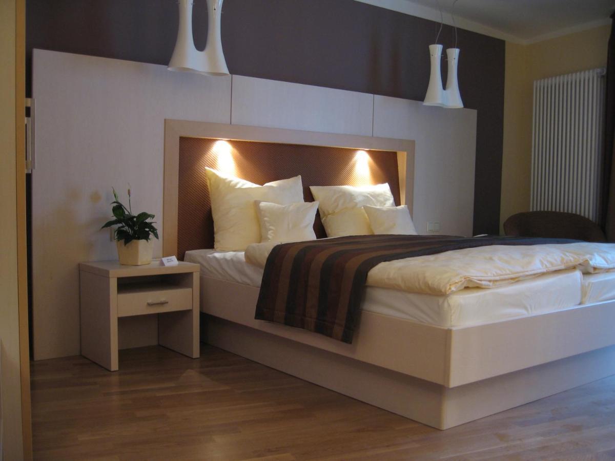 Gaestehaus Ressler Harxheim Екстериор снимка